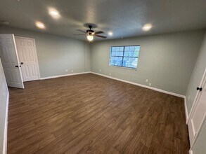 1067 Rayburn Dr in San Antonio, TX - Building Photo - Building Photo