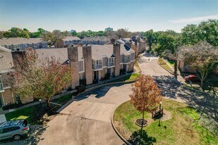 11710 Southlake Dr in Houston, TX - Building Photo