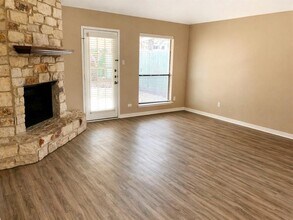 2007 Crystal Shore Dr in Austin, TX - Building Photo - Building Photo