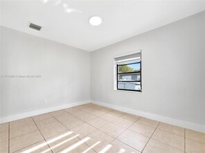 3811 NW 58th Pl, Unit 1 in Virginia Gardens, FL - Building Photo - Building Photo