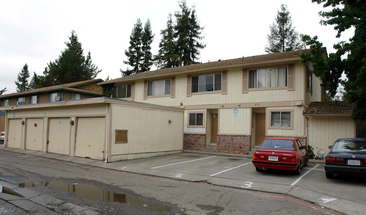 928 Civic Center Dr in Rohnert Park, CA - Foto de edificio