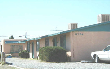 5754 E 28th St in Tucson, AZ - Foto de edificio - Building Photo