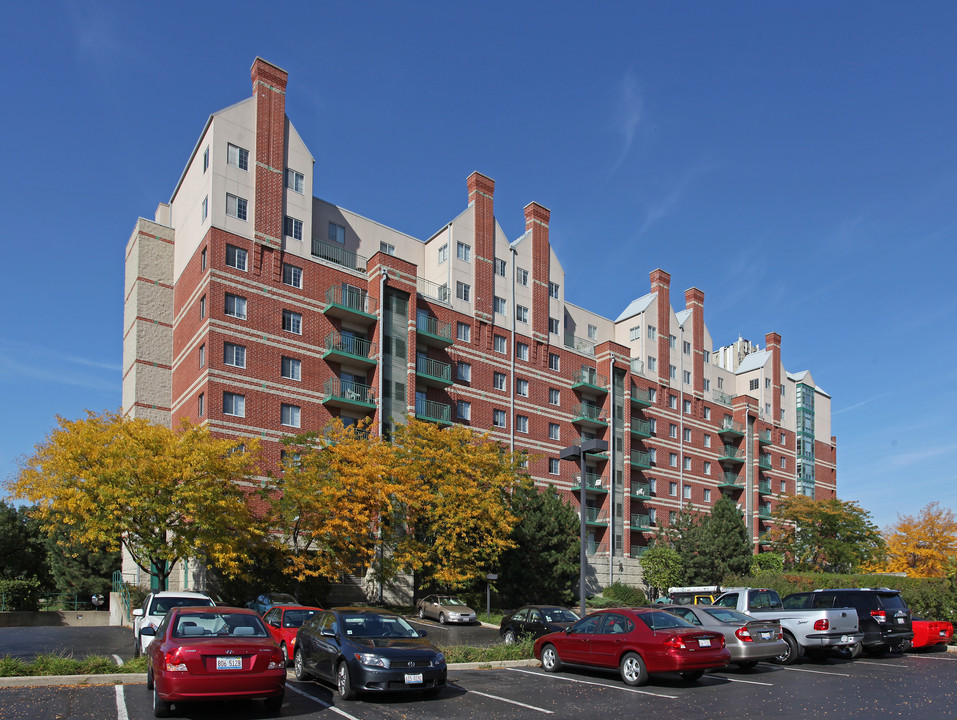 Elmhurst Place Apartments in Elmhurst, IL - Foto de edificio