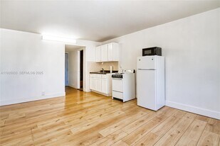 6484 Indian Creek Dr in Miami Beach, FL - Building Photo