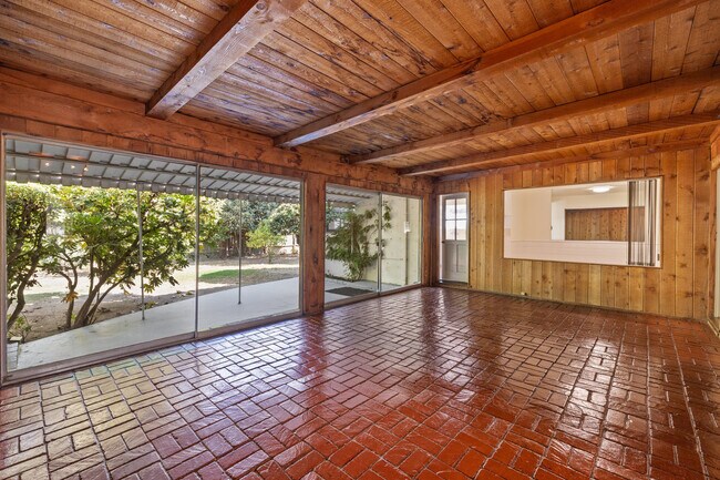 23265 Leonora Dr in Woodland Hills, CA - Foto de edificio - Building Photo