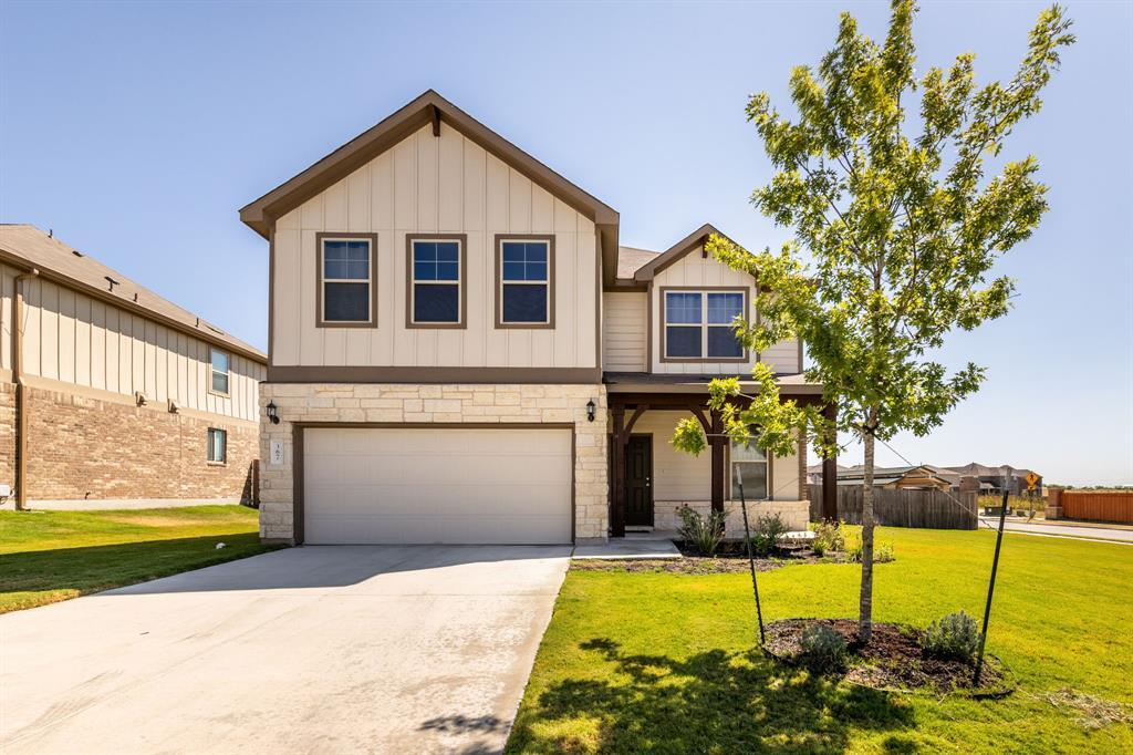 367 Purple Heart Dr in Mustang Ridge, TX - Foto de edificio