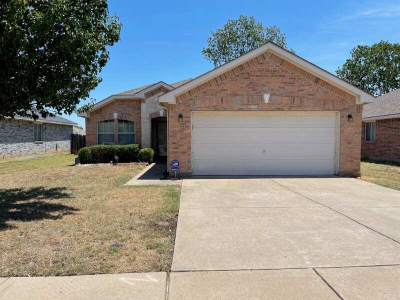 8513 Autumn Creek Trail in Fort Worth, TX - Building Photo