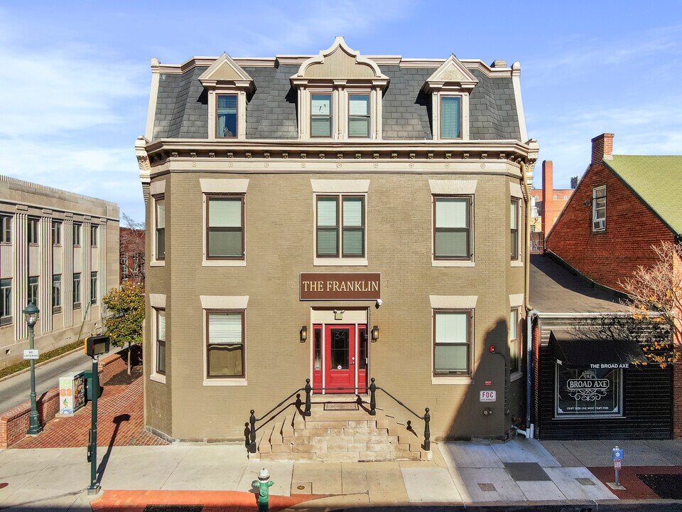 34 W Franklin St in Hagerstown, MD - Building Photo