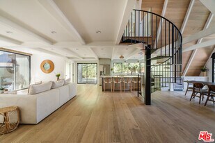 4173 Sunswept Dr in Los Angeles, CA - Building Photo