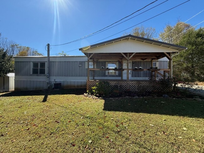 7268 Old Tuckaleechee Rd in Townsend, TN - Building Photo - Building Photo