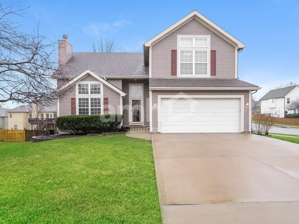 7432 N McKinley Ave in Kansas City, MO - Building Photo