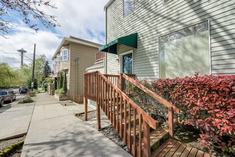 Queen Anne Apartments in Seattle, WA - Building Photo - Building Photo