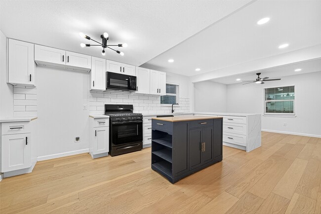 2414 Walnut Bend Ln