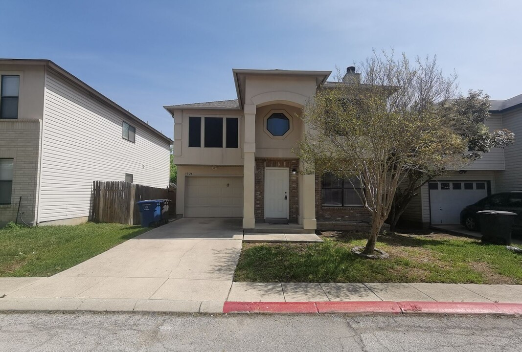 9026 Mountain Field Dr in San Antonio, TX - Building Photo