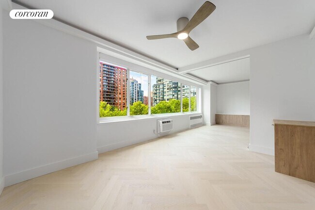 392 Central Prk W in New York, NY - Building Photo - Building Photo