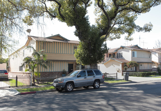 2806-2810 Santa Ana St in South Gate, CA - Building Photo - Building Photo