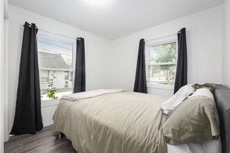 2115 Oakwood Ave NE in Grand Rapids, MI - Building Photo - Building Photo