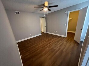 5144 Conroy Rd-Unit -1014 in Orlando, FL - Foto de edificio - Building Photo