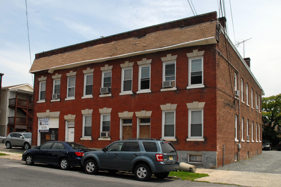 374-380 Oak St in Perth Amboy, NJ - Building Photo