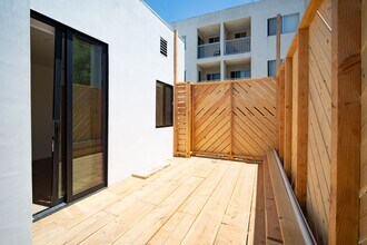1570 Myra Ave in Los Angeles, CA - Building Photo - Building Photo