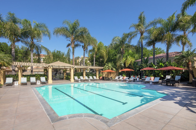 San Paulo Apartment Homes in Irvine, CA - Foto de edificio - Building Photo