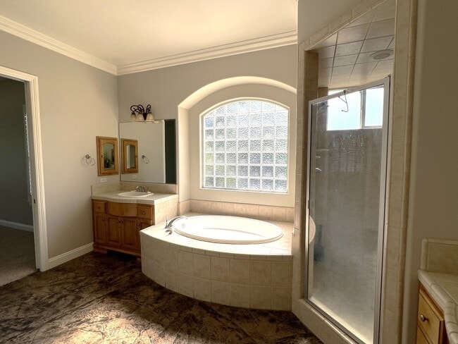 1700 Briercliff Ct in Bakersfield, CA - Building Photo - Building Photo