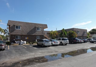 Lee Manor Apartments in Hollywood, FL - Foto de edificio - Building Photo