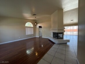 925 Alta Oaks Dr in Henderson, NV - Building Photo - Building Photo