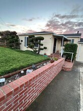 421 Fresno Ave in Morro Bay, CA - Building Photo - Building Photo