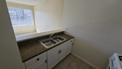1023 Broad Ave in Los Angeles, CA - Building Photo - Building Photo