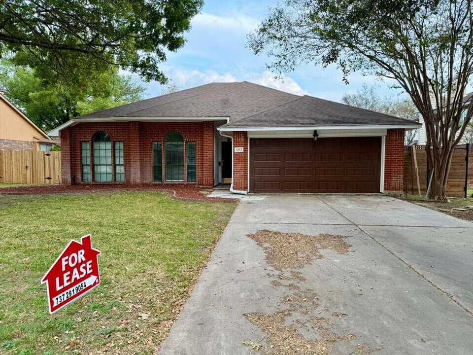 1213 Bell Rock Cir in Pflugerville, TX - Building Photo