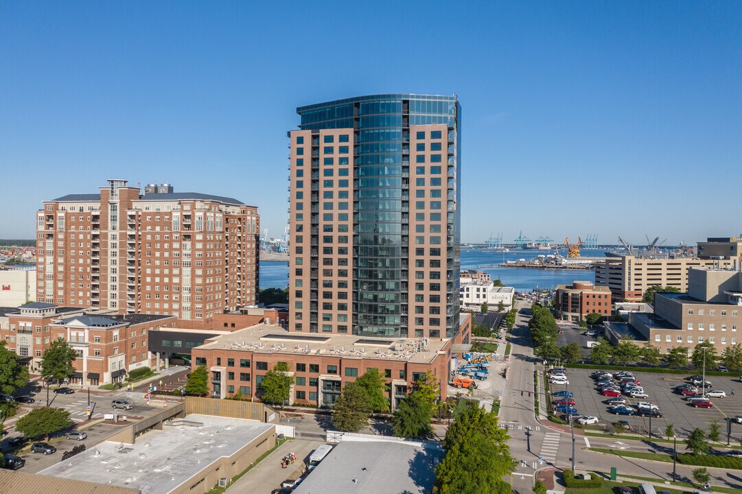 Harbor's Edge in Norfolk, VA - Building Photo