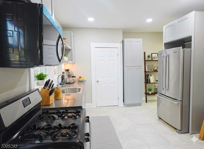 32 Elmwood Ave in East Orange, NJ - Building Photo - Building Photo