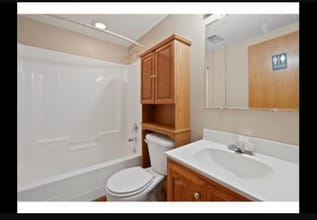 1707 Hallmark Ave N in Oakdale, MN - Foto de edificio - Building Photo