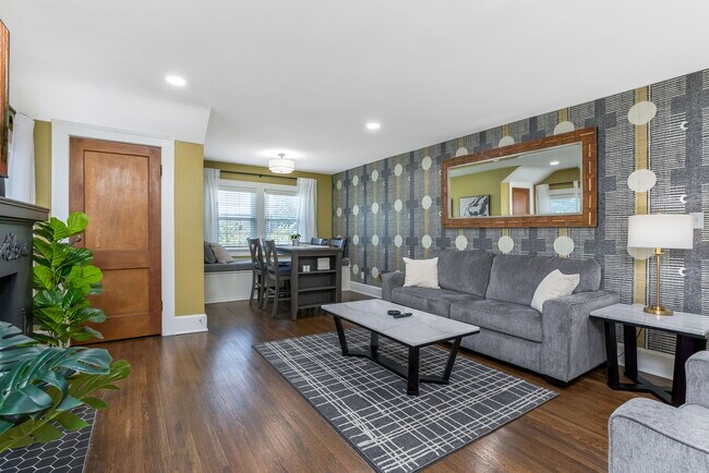 3692 N High St, Unit B