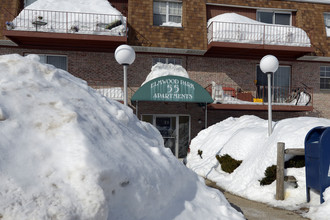 55 Elmwood Park in Quincy, MA - Foto de edificio - Building Photo