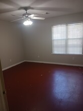 118 Lindley Dr in Willis, TX - Building Photo - Building Photo