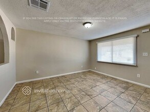 4102 N 71st Ln in Phoenix, AZ - Foto de edificio - Building Photo