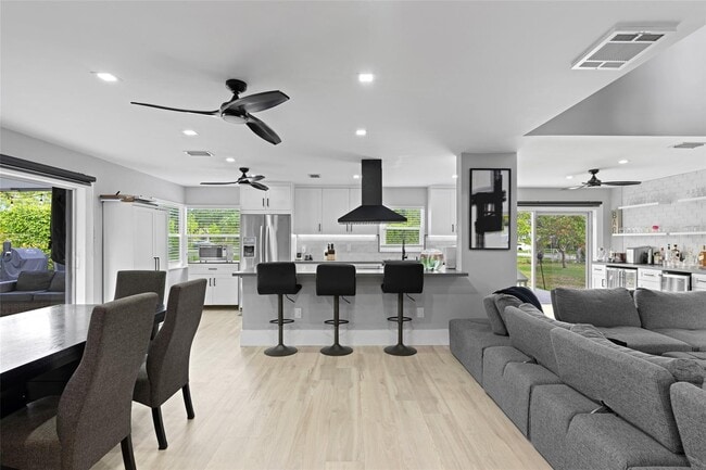133 SW 159th Way in Sunrise, FL - Building Photo - Building Photo