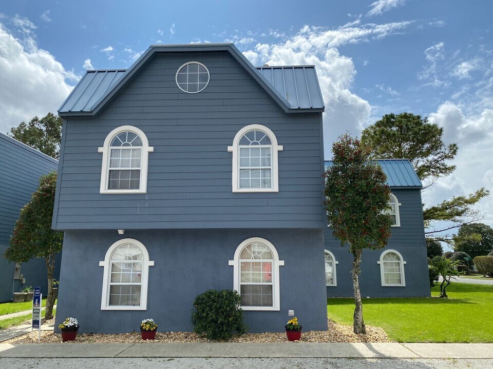 805 W 2nd St in Washington, NC - Foto de edificio