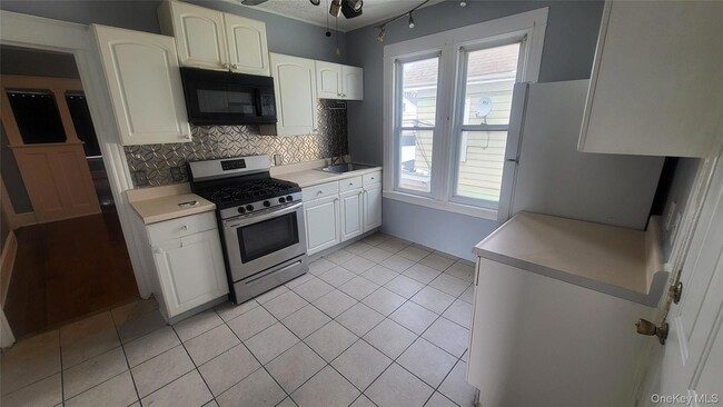 107 Smith St, Unit 2 in Poughkeepsie, NY - Building Photo - Building Photo