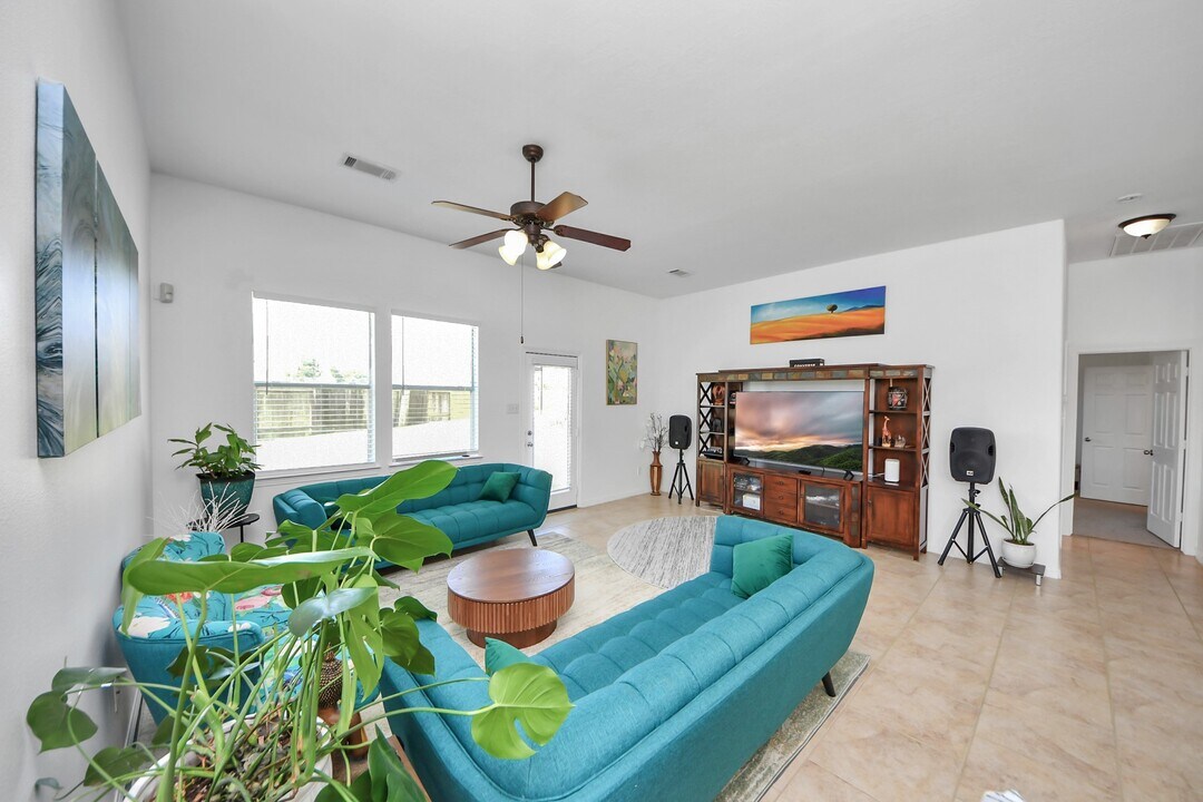 13204 Southern Way Ln in Pearland, TX - Building Photo