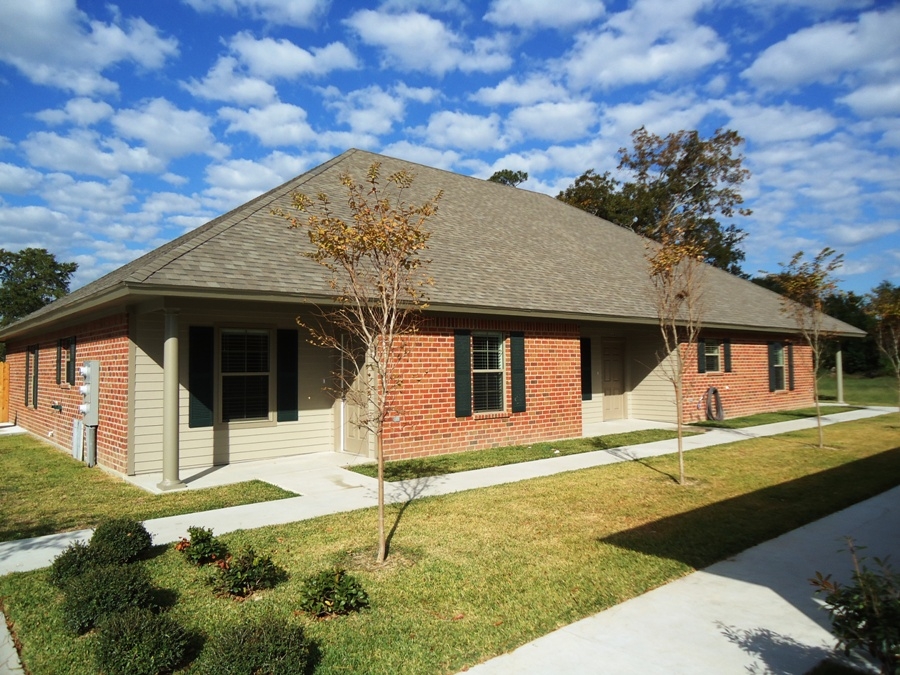 616-620 Sulphur Ave in Westlake, LA - Building Photo