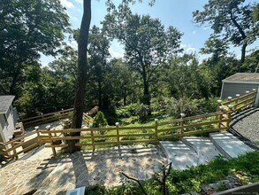 22 Hemlock Trail in Newtown, CT - Building Photo - Building Photo