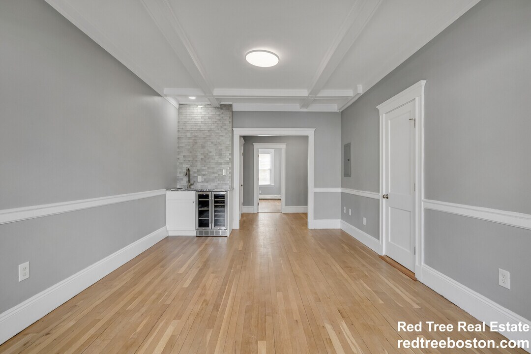 142 Sutherland Rd, Unit 2 in Boston, MA - Foto de edificio