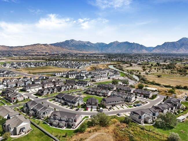 Jordan View Towns in Saratoga Springs, UT - Building Photo - Building Photo