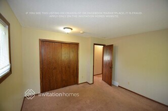 2601 E 121st St in Burnsville, MN - Foto de edificio - Building Photo