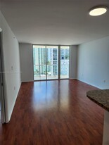 1155 Brickell Bay Dr, Unit 1405 in Miami, FL - Foto de edificio - Building Photo