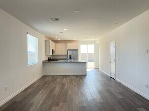 9686 Pacific Pne St in Las Vegas, NV - Building Photo - Building Photo