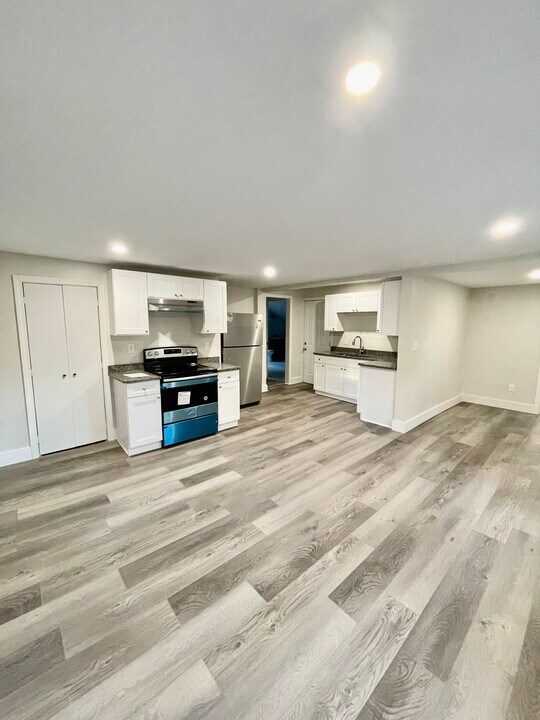 16 Crompton St, Unit 1 in Worcester, MA - Foto de edificio